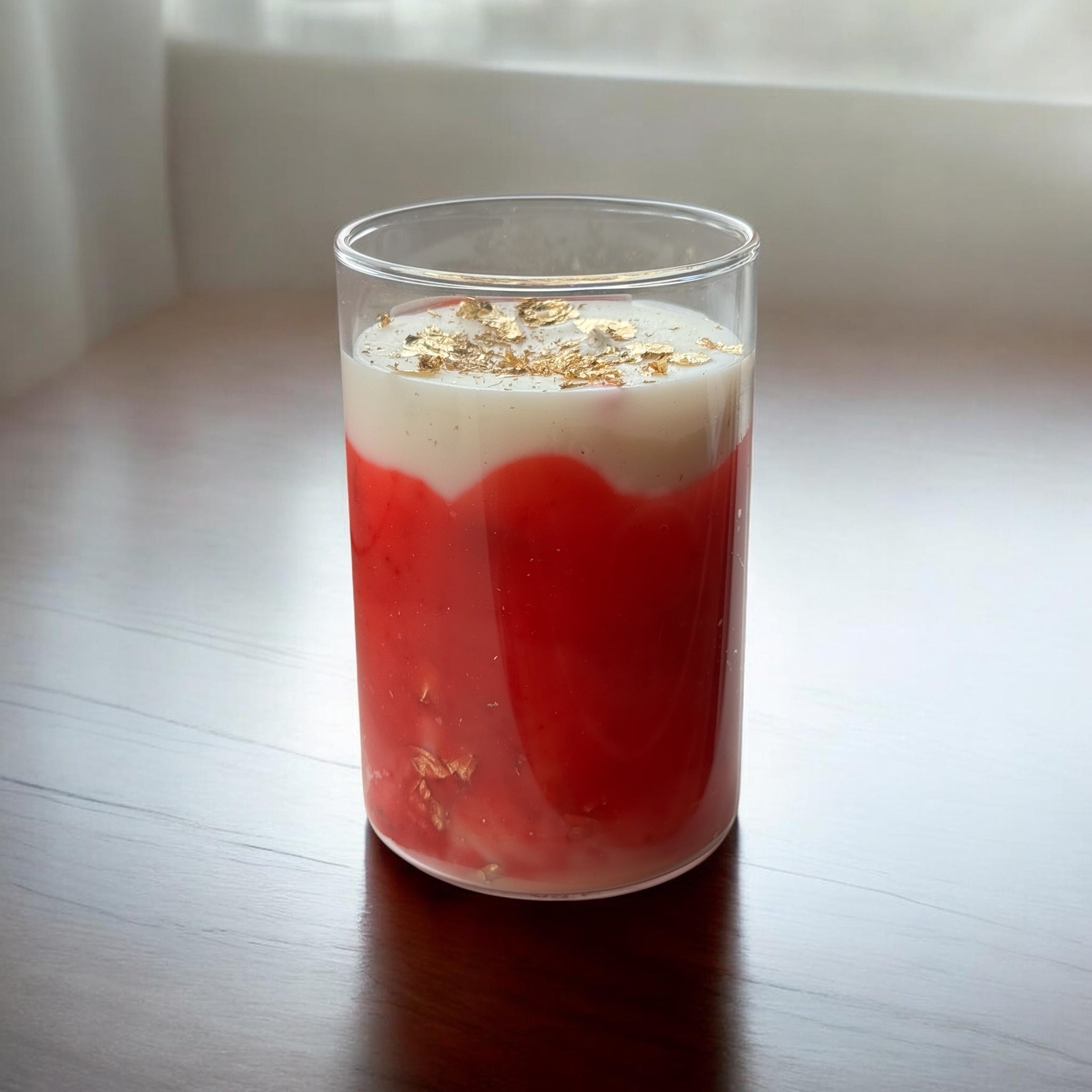 Exklusive Design-Kerze "Goldener Rausch" – Handgefertigtes Kunstwerk mit Goldflocken