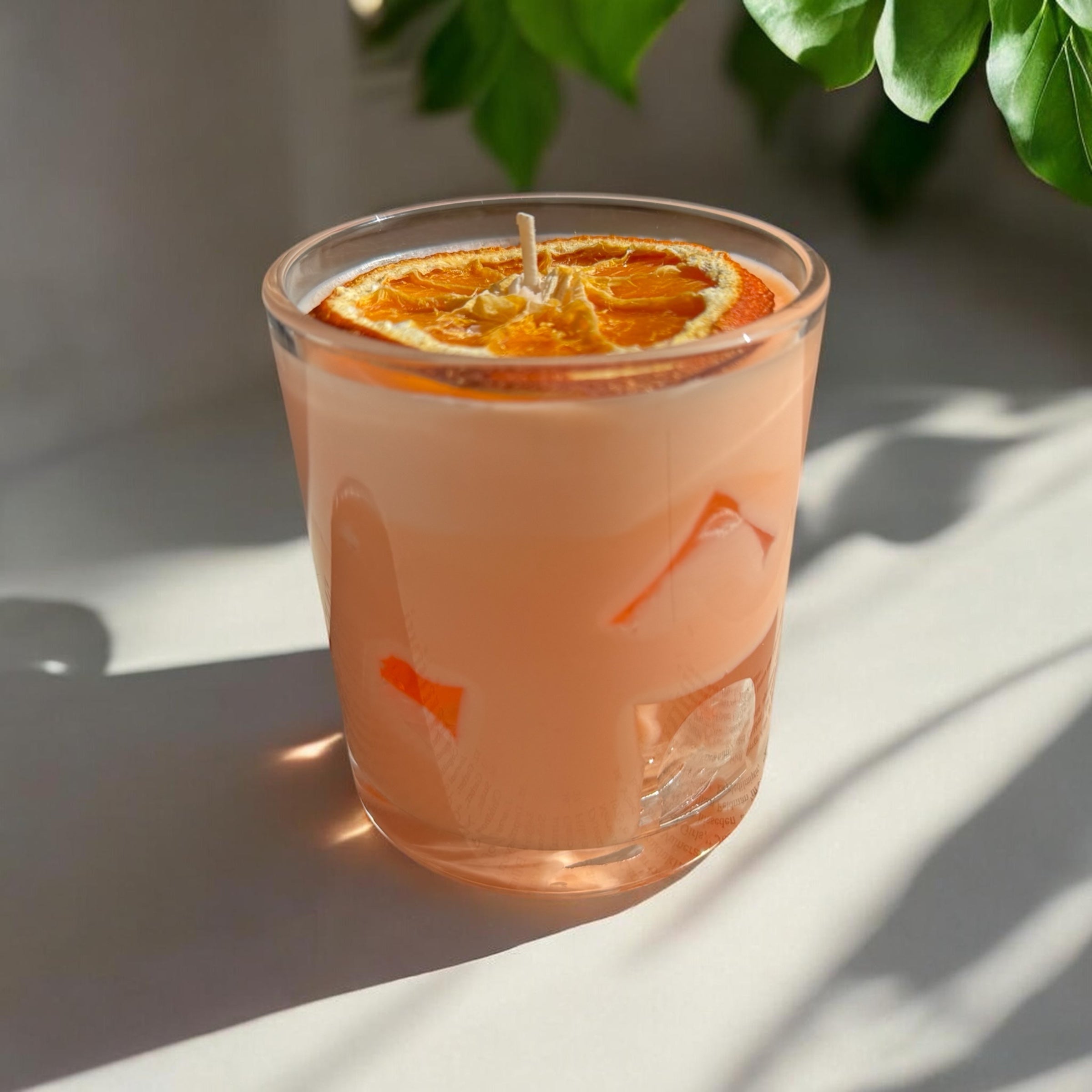 Handgemachte Sojawachs-Kerze mit Gel-Wachs-Details & Orange