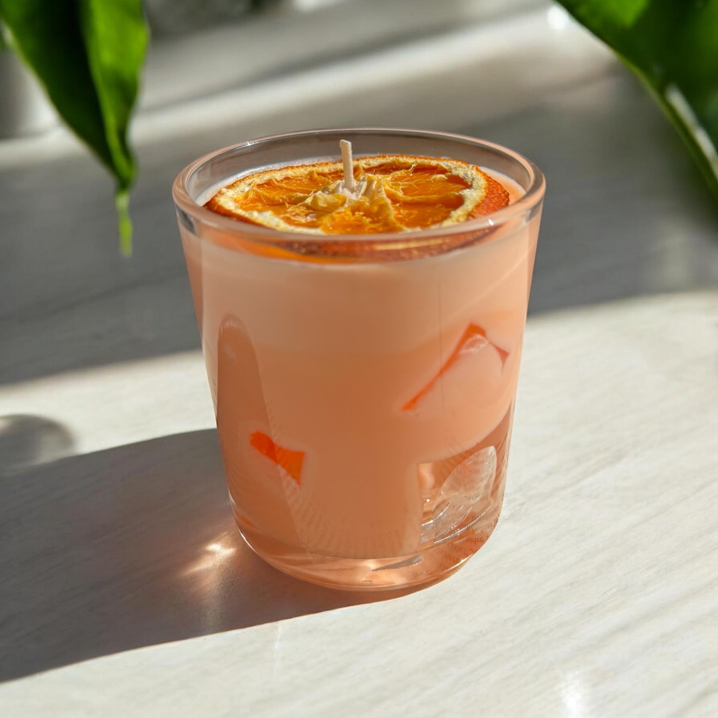 Handgemachte Sojawachs-Kerze mit Gel-Wachs-Details & Orange