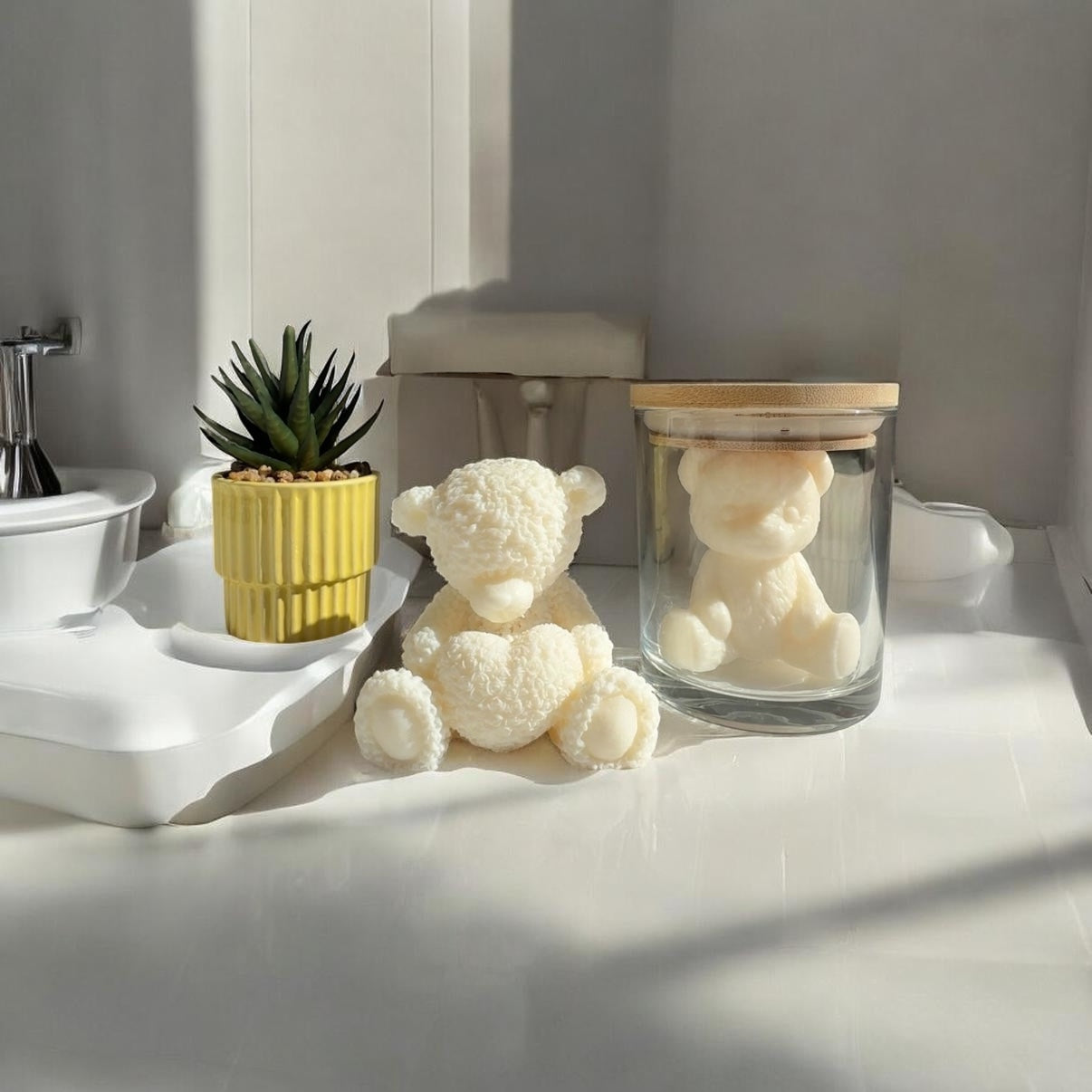 Handgemachte Bären-Kerze "Purer Bär" – Minimal-Design in Weiß