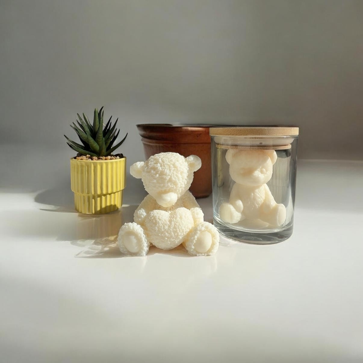 Handgemachte Bären-Kerze "Purer Bär" – Minimal-Design in Weiß