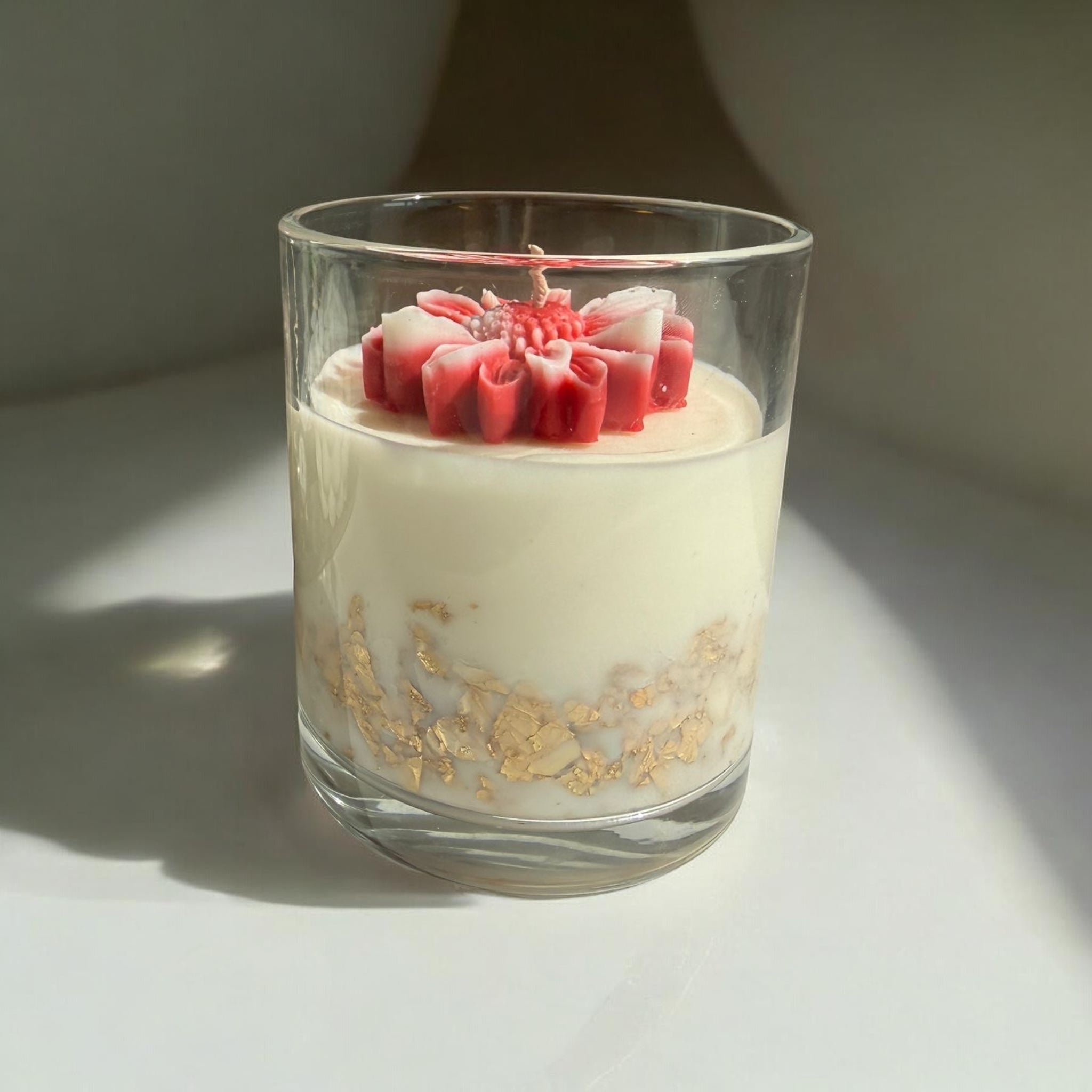 Goldene Dahlia – Handgefertigte Luxus-Sojakerze